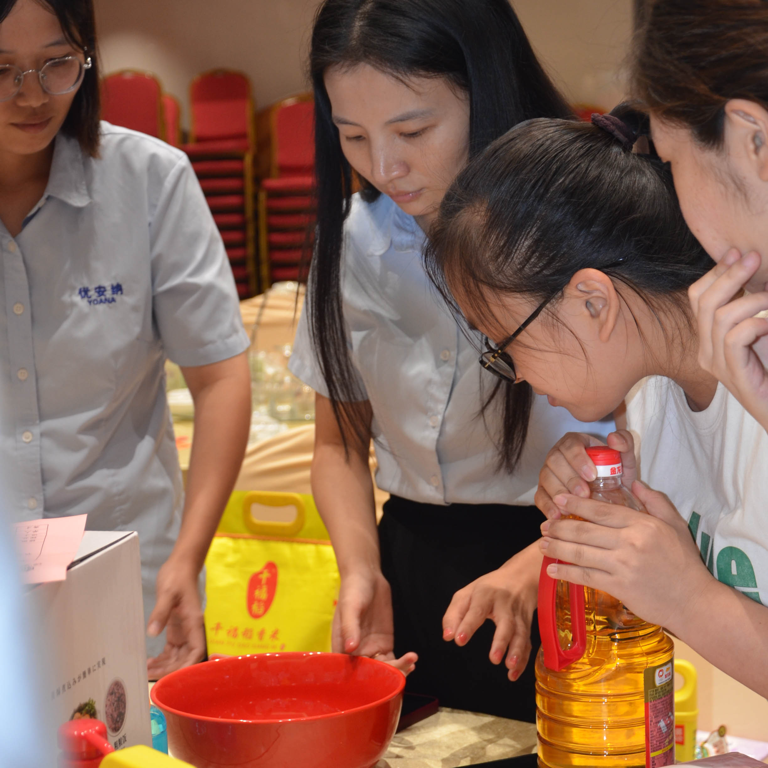 優安納中秋團圓，溫暖擔當共前行